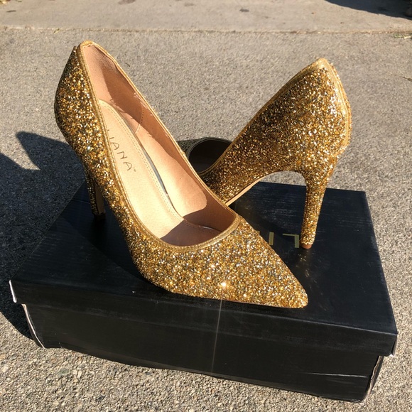 Shoes - Gold Embellished Heels 👠